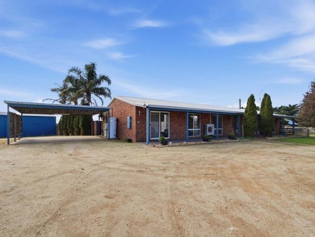 Cottage for sale in Cobains, Victoria