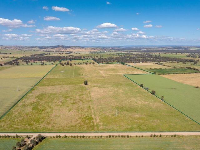 Cottage for sale in Eunanoreenya, Wagga Wagga City Council