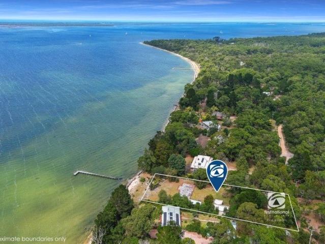 House for sale in Victoria