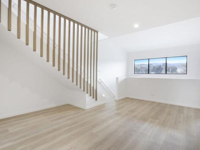 Townhouse for rent in Wollongong West, New South Wales