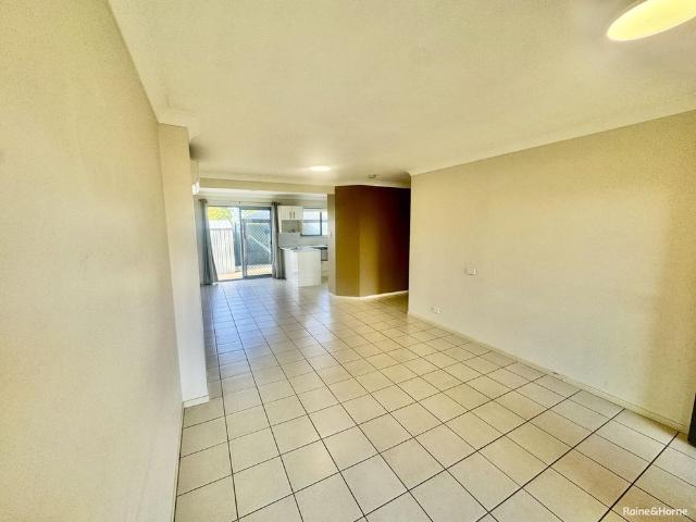 Townhouse for rent in Meadowbrook Place, Greater Brisbane