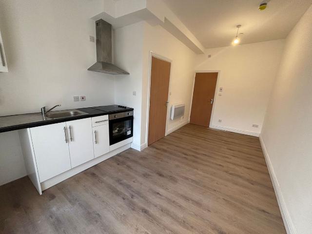 Studio for rent in Pentre, Ton Pentre
