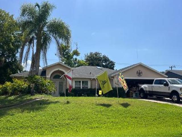 House for sale in Edgewater