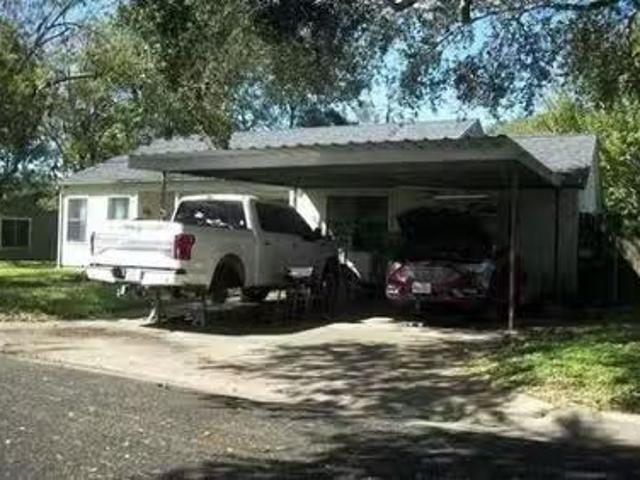 House for sale in El Campo