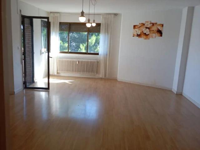 Apartamento en alquiler en Oliver-Valdefierro, Zaragoza