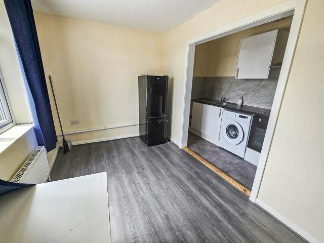 Apartment for rent in Harmondsworth, Greater London
