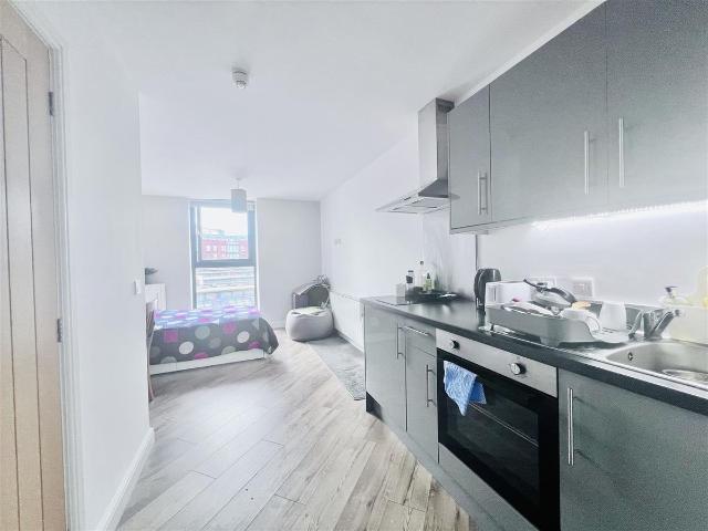 Studio for rent in St Ann's, Haddon