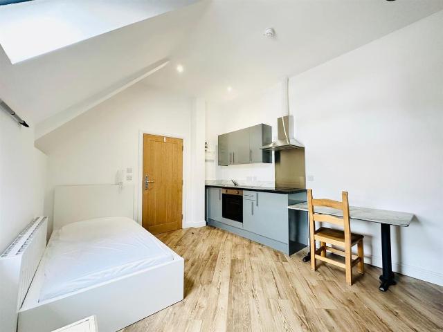 Studio for rent in St Ann's, Haddon