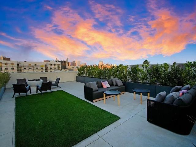 Apartment for rent in Canoga Park, California