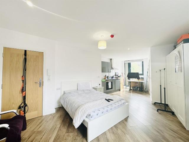 Studio for rent in St Ann's, Haddon