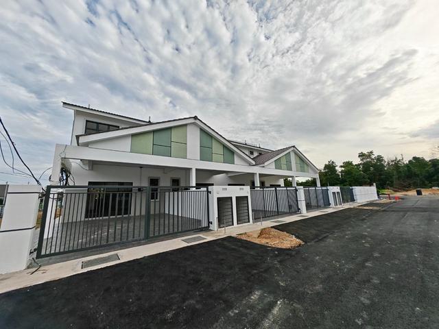 Terraced House for sale in Malaka