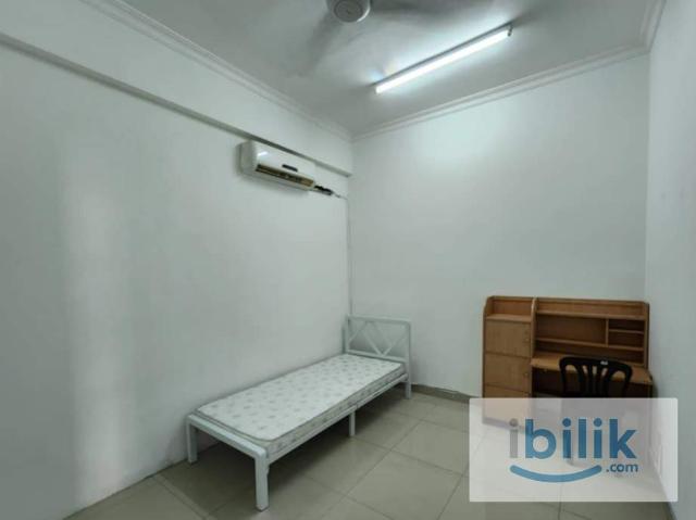 Room for rent in Petaling, Alam Impian