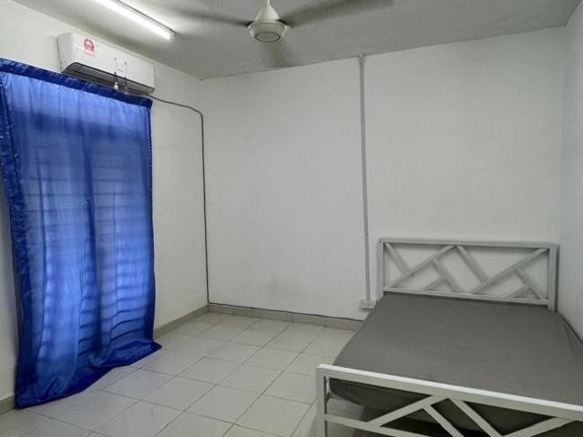 Room for rent in Petaling, Alam Impian