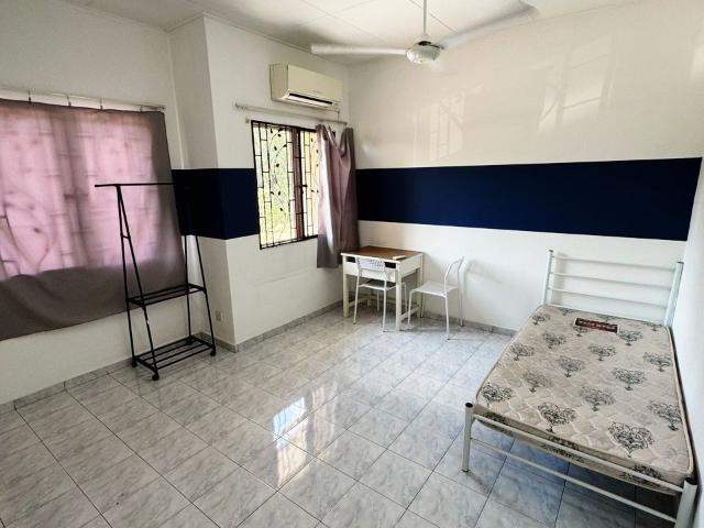 Room for rent in Petaling, Alam Impian