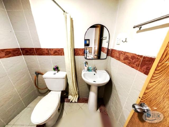 Room for rent in Petaling, Alam Impian