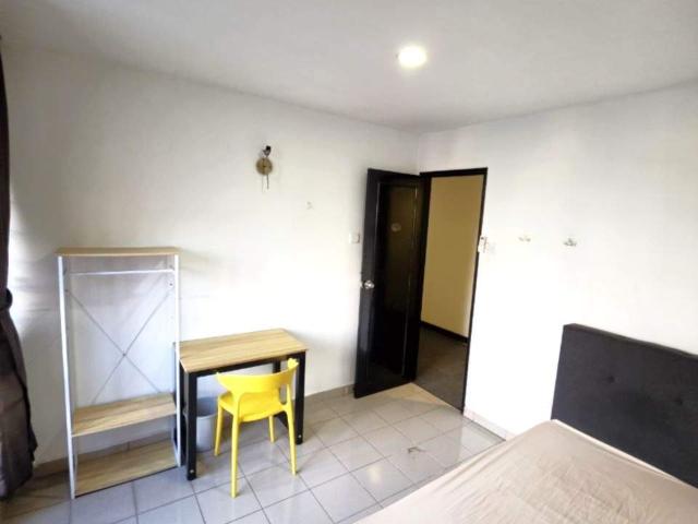 Room for rent in Petaling, Alam Impian