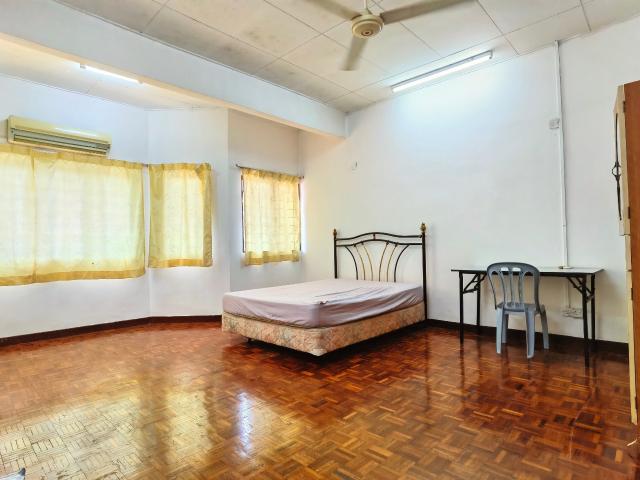 Room for rent in Petaling, Damansara Damai