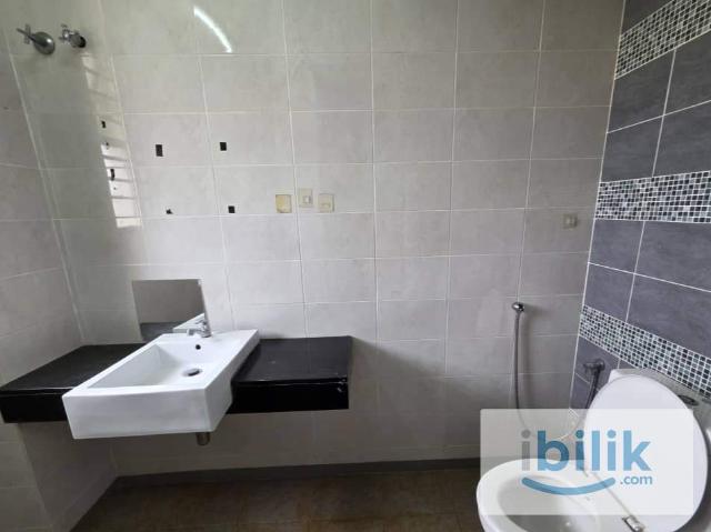 Room for rent in Petaling, Alam Impian