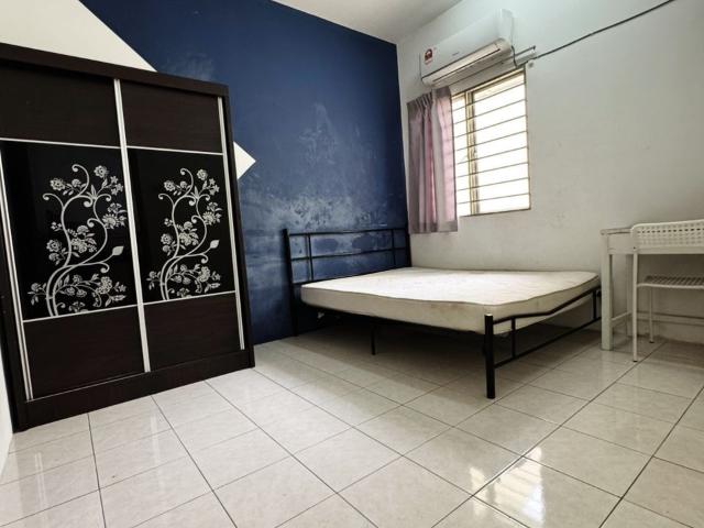 Room for rent in Petaling, Alam Impian