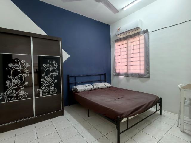 Room for rent in Petaling, Alam Impian