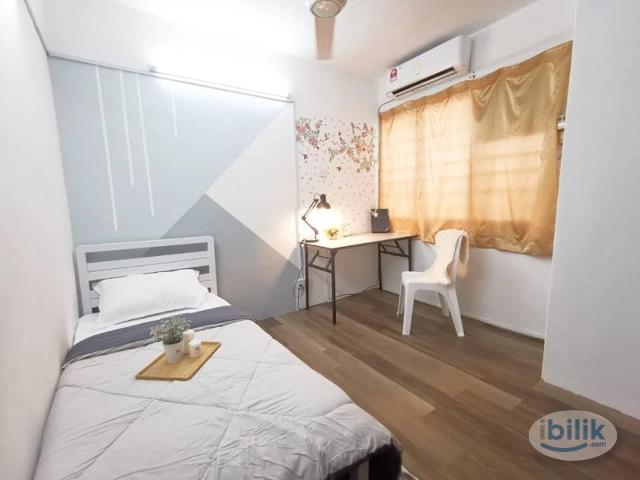 Room for rent in Petaling, Alam Impian