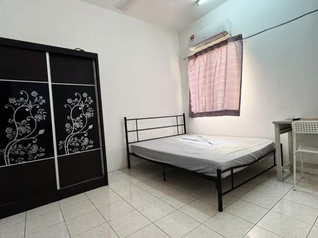 Room for rent in Petaling, Alam Impian