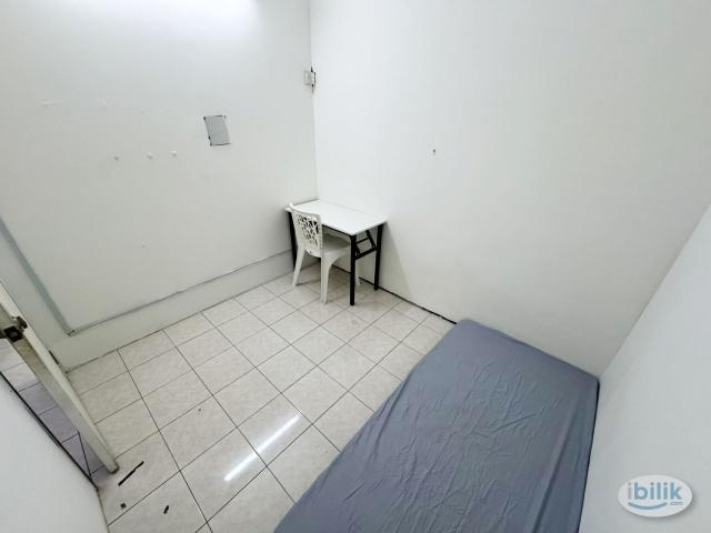 Room for rent in Petaling, Alam Impian