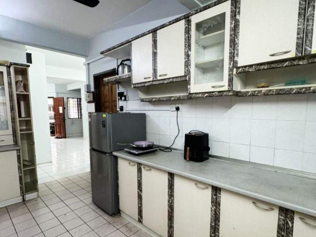 Room for rent in Petaling, Alam Impian