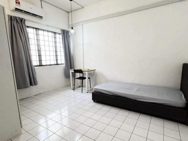 Room for rent in Petaling, Damansara Damai
