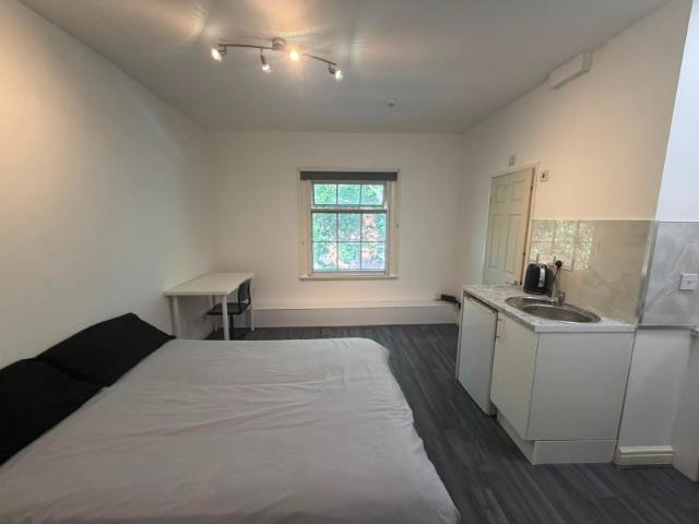 Studio for rent in St Ann's, Haddon