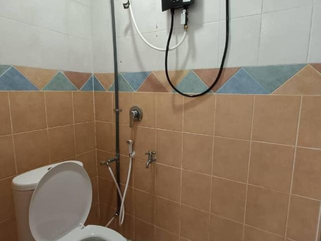Room for rent in Petaling, Alam Impian