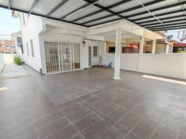 Terraced House for sale in Malaka
