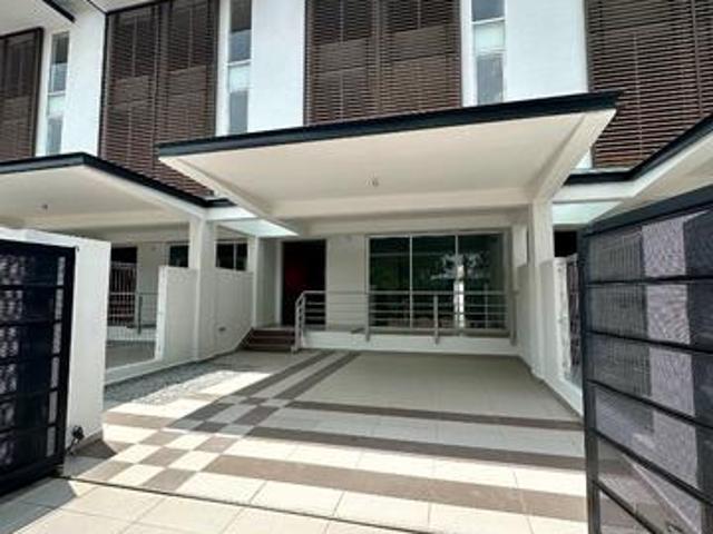 Terraced House for sale in Malaka