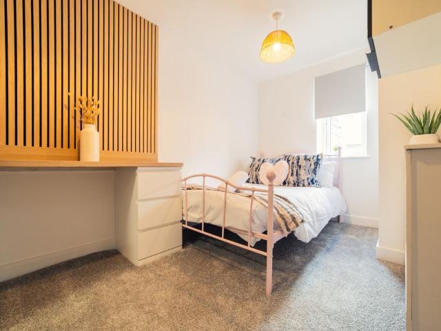 Room for rent in Falcon Lodge, Wales