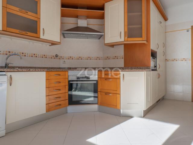 Apartamento alugar em Colinas do Cruzeiro, Odivelas