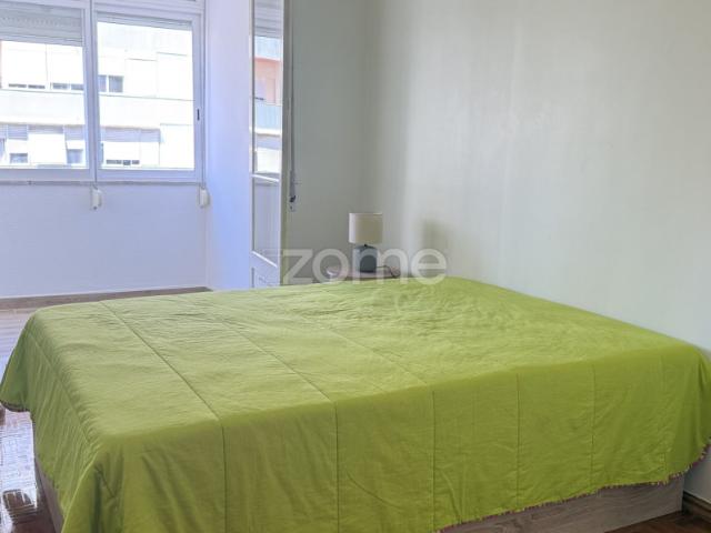 Apartamento alugar em Bairro de Santa Cruz de Benfica, Lisboa