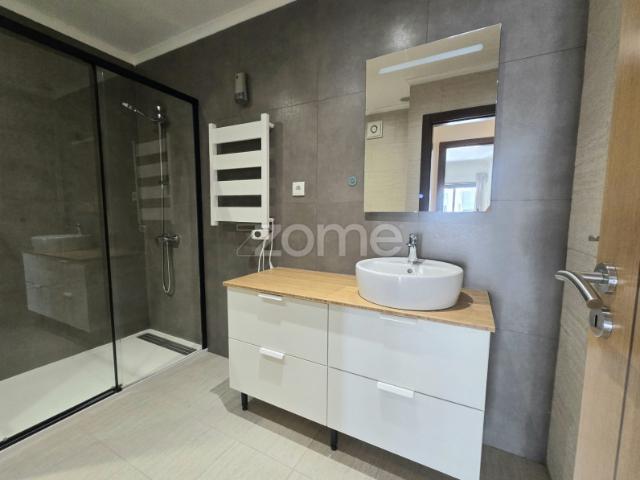 Apartamento alugar em Amadora, Urbanização Alto da Mira