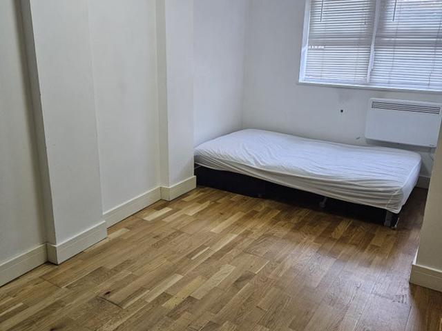Studio for rent in Mile End, Greater London