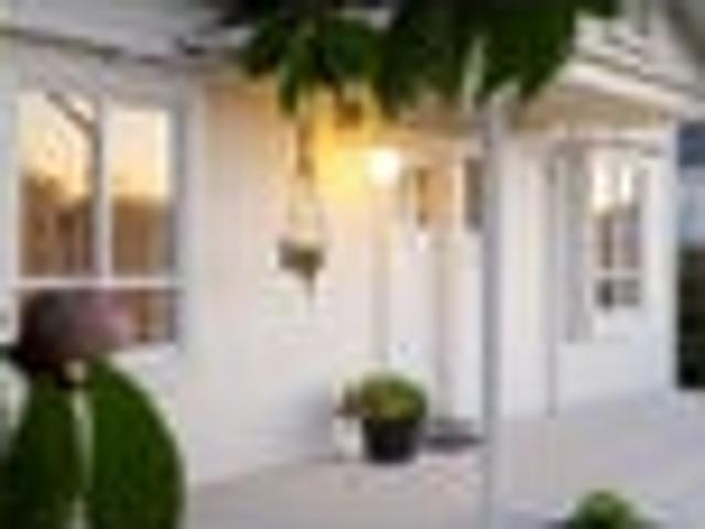 House for sale in Hamilton East
