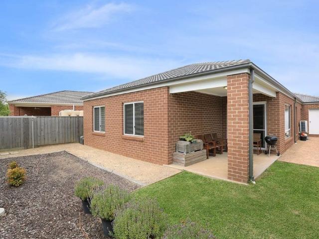 Room for rent in Camerons Creek, Victoria