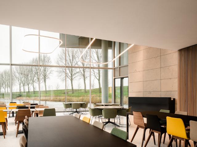 Bedrijfspand te huur in Beukenhorst-Oost, Hoofddorp