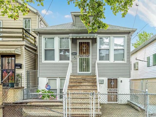 House for sale in The Bronx, Arverne