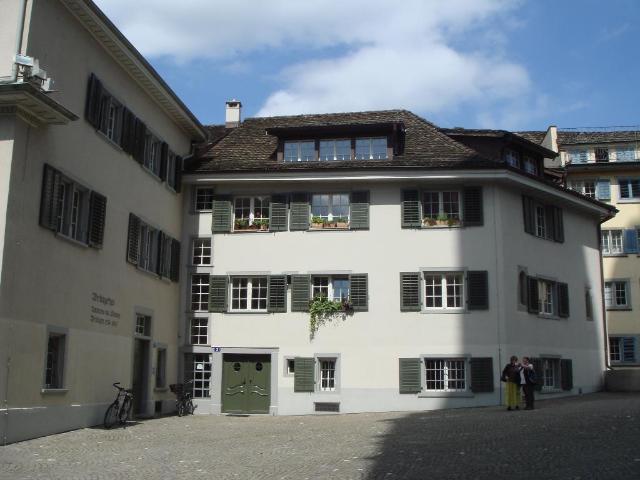 Apartment mieten in Einigen, Zürich