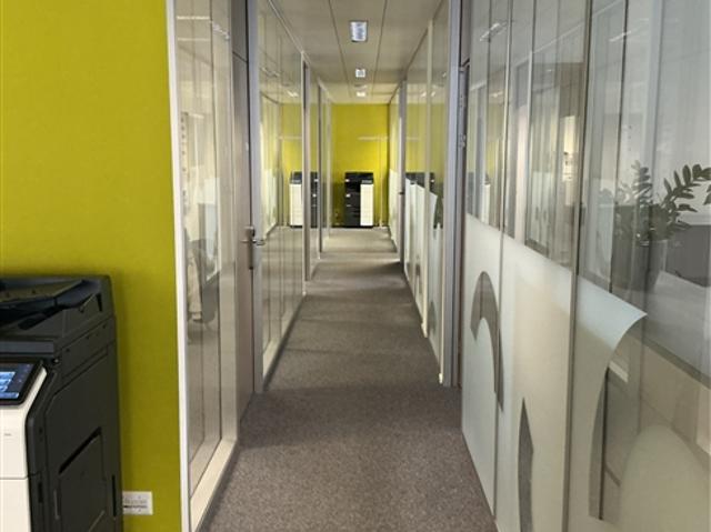Büro mieten in Einigen, Zürich